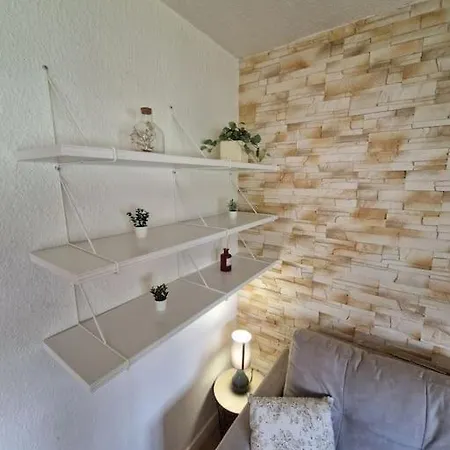 Apartment Les Palmiers: Apt 2 Prs, Piscine, Parking Antibes
