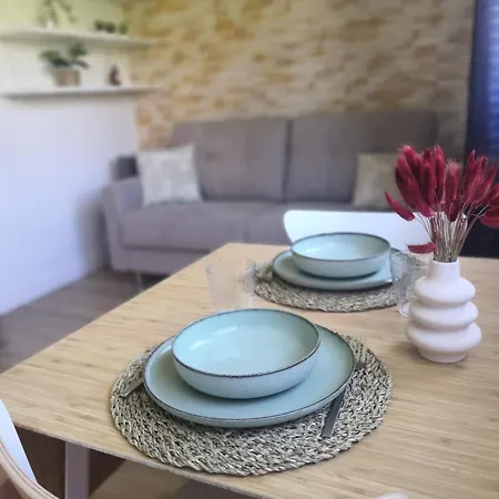 Les Palmiers: Apt 2 Prs, Piscine, Parking * Antibes